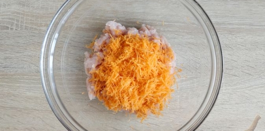 Котлеты из индейки с морковью и фетой