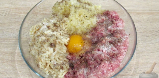Котлеты из свинины с капустой
