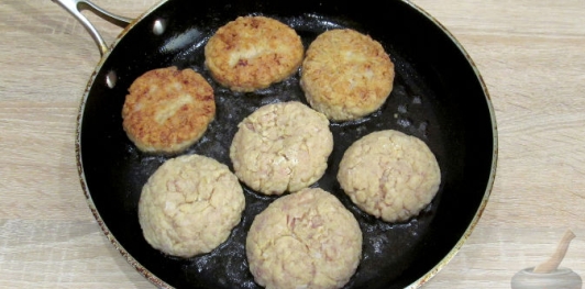 Котлеты из свинины с капустой