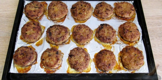 Котлеты из свинины с капустой