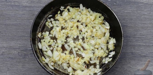 Котлеты со свеклой и жареным луком