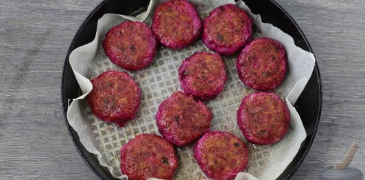 Котлеты со свеклой и жареным луком