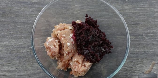 Котлеты со свеклой и жареным луком
