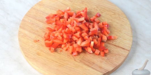 Крабовый салат с пекинской капустой, огурцом и перцем