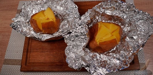 Кумпир (запечённый картофель с начинкой)