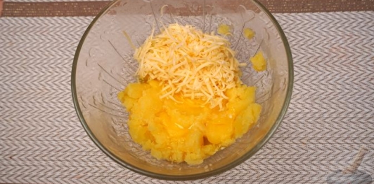 Кумпир (запечённый картофель с начинкой)