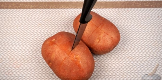 Кумпир (запечённый картофель с начинкой)