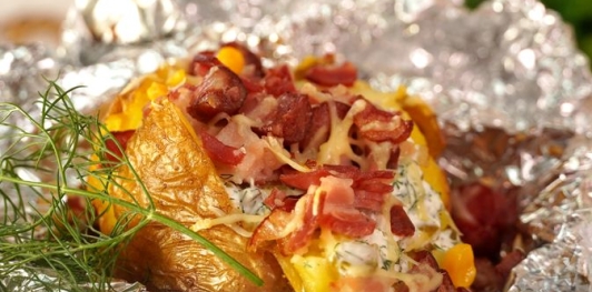 Кумпир (запечённый картофель с начинкой)