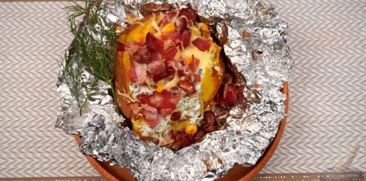 Кумпир (запечённый картофель с начинкой)