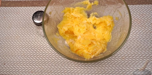 Кумпир (запечённый картофель с начинкой)