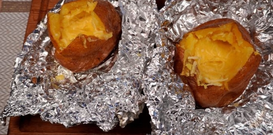 Кумпир (запечённый картофель с начинкой)