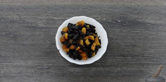 Курица, фаршированная рисом, черносливом и курагой