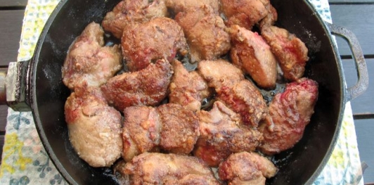 Куриная печень с кабачком и стручковой фасолью