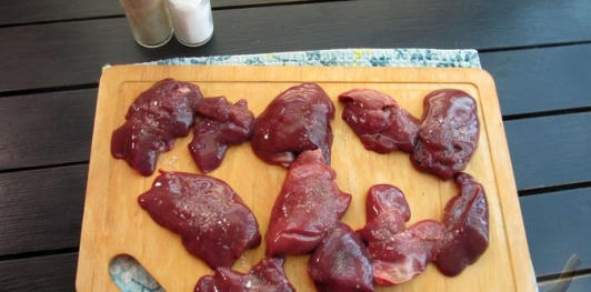 Куриная печень с кабачком и стручковой фасолью