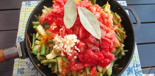 Куриная печень с кабачком и стручковой фасолью