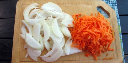 Куриная печень с кабачком и стручковой фасолью