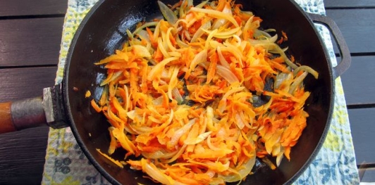 Куриная печень с кабачком и стручковой фасолью