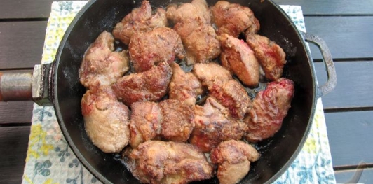 Куриная печень с кабачком и стручковой фасолью