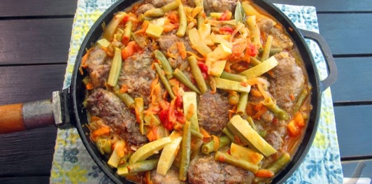 Куриная печень с кабачком и стручковой фасолью