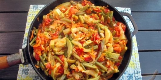 Куриная печень с кабачком и стручковой фасолью