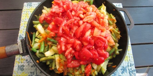 Куриная печень с кабачком и стручковой фасолью
