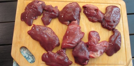 Куриная печень с кабачком и стручковой фасолью