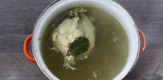 Куриный суп с брокколи и стручковой фасолью
