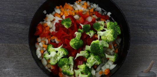 Куриный суп с брокколи и стручковой фасолью