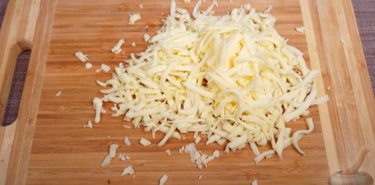 Лаваш с сыром, яйцами и зеленью, на мангале