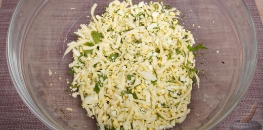 Лаваш с сыром, яйцами и зеленью, на мангале