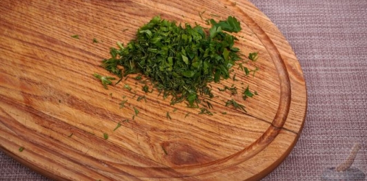 Лаваш с сыром, яйцами и зеленью, на мангале