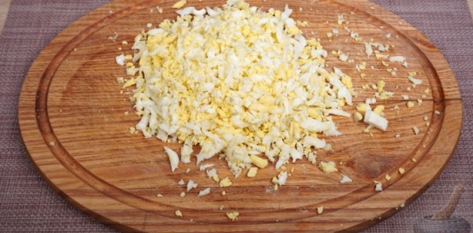 Лаваш с сыром, яйцами и зеленью, на мангале