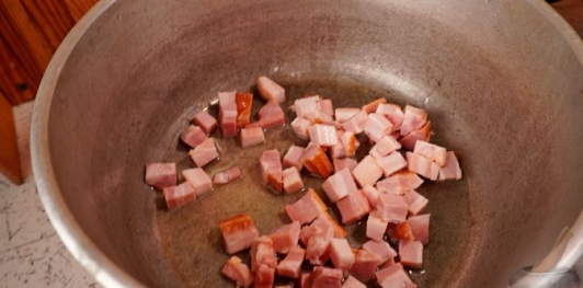 Лечо с кабачками и колбасками