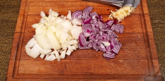 Лечо с кабачками и колбасками