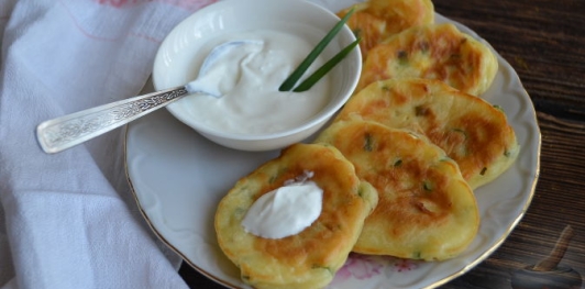 Ленивые пирожки с луком и яйцом