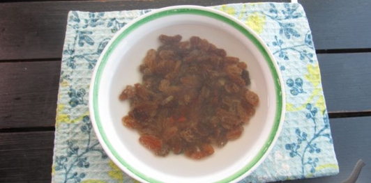 Ленивый штрудель с яблоками, орехами и изюмом из слоёного теста