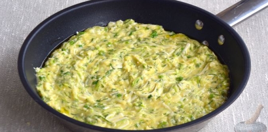 Лепёшка из кабачков с сыром и зеленью (на сковороде)