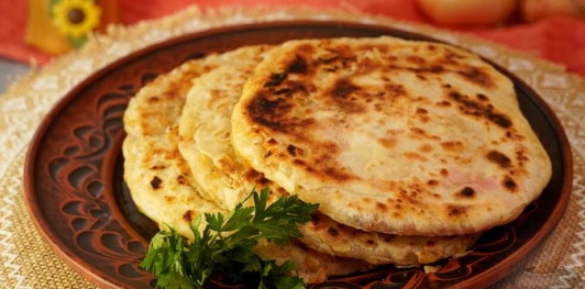 Лепёшки с луком на сковороде