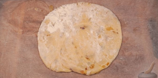 Лепёшки с луком на сковороде