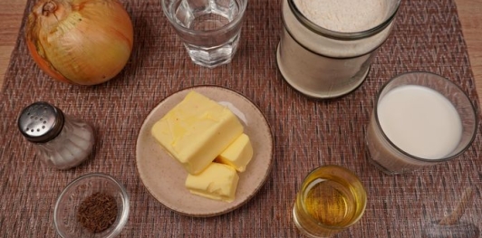 Лепёшки с луком на сковороде