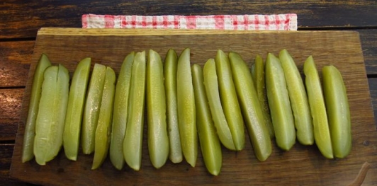 Маринованные огурцы, жаренные в панировке