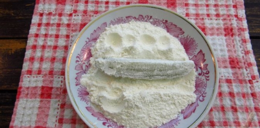 Маринованные огурцы, жаренные в панировке