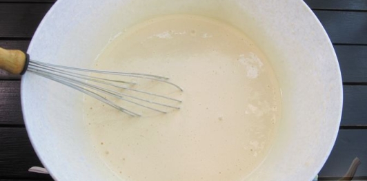 Медовый рулет с яблоками