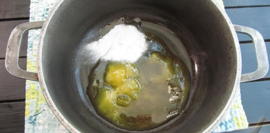 Медовый рулет с яблоками