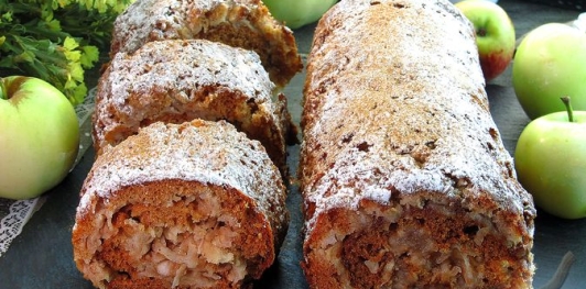 Медовый рулет с яблоками
