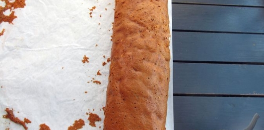 Медовый рулет с яблоками