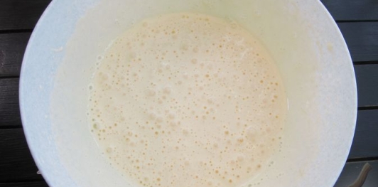Медовый рулет с яблоками