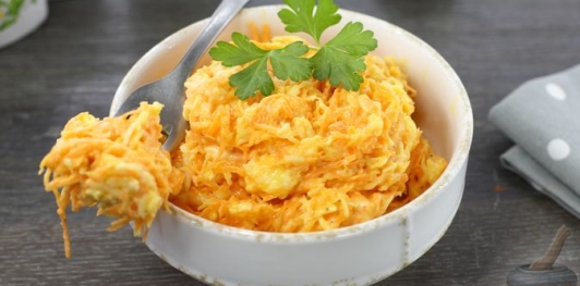 Морковный салат с сыром