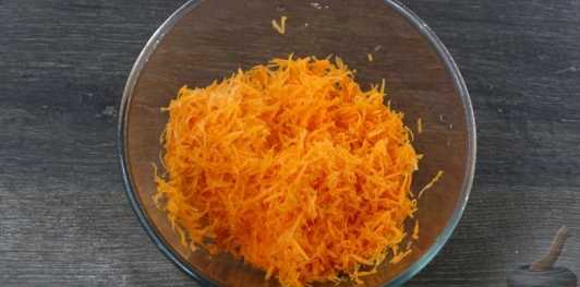 Морковный салат с сыром