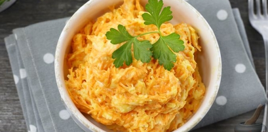 Морковный салат с сыром